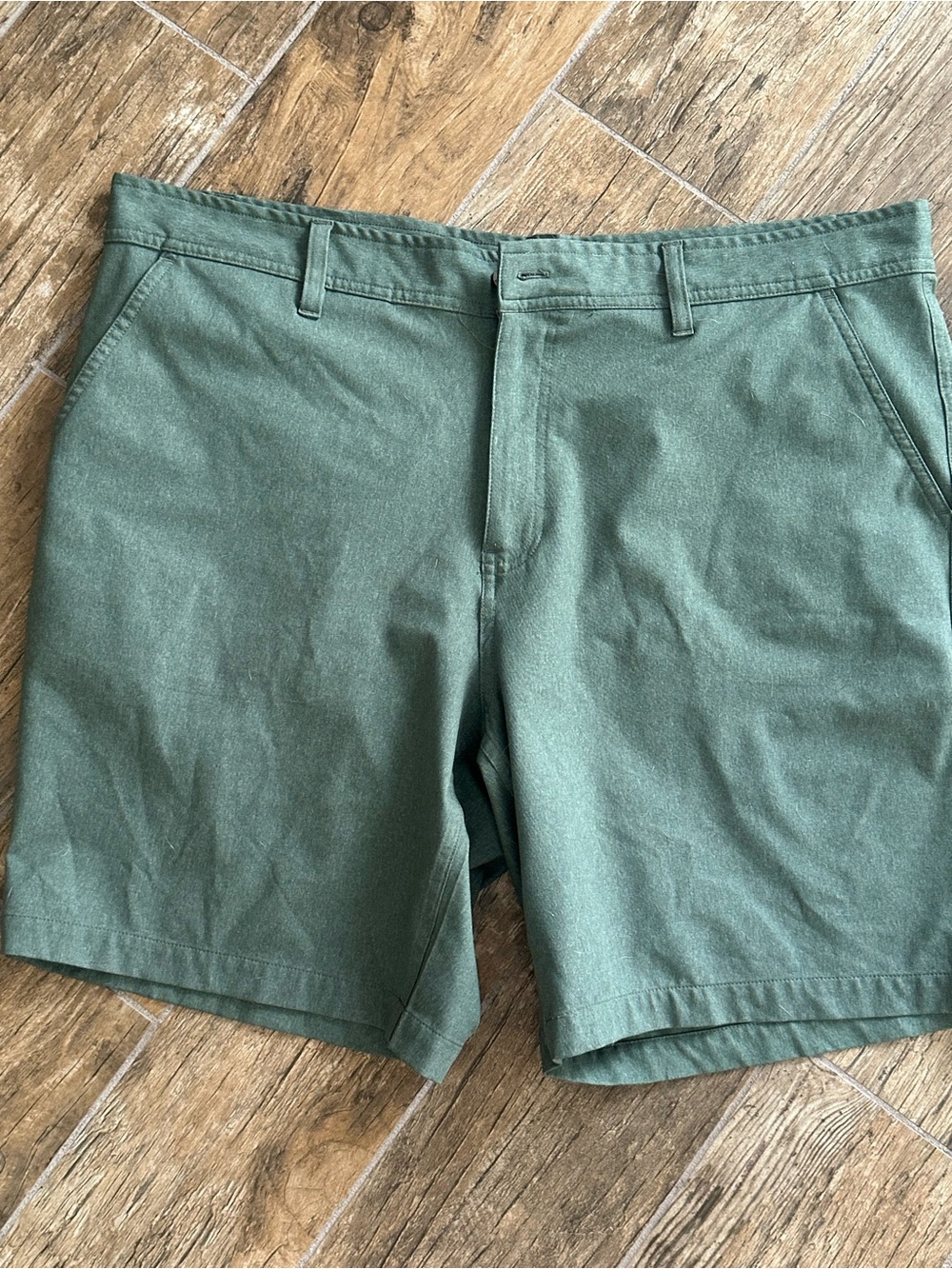 32 Degrees Cool Men's Flat Front Green Shorts — Lightweight Everyday Chino